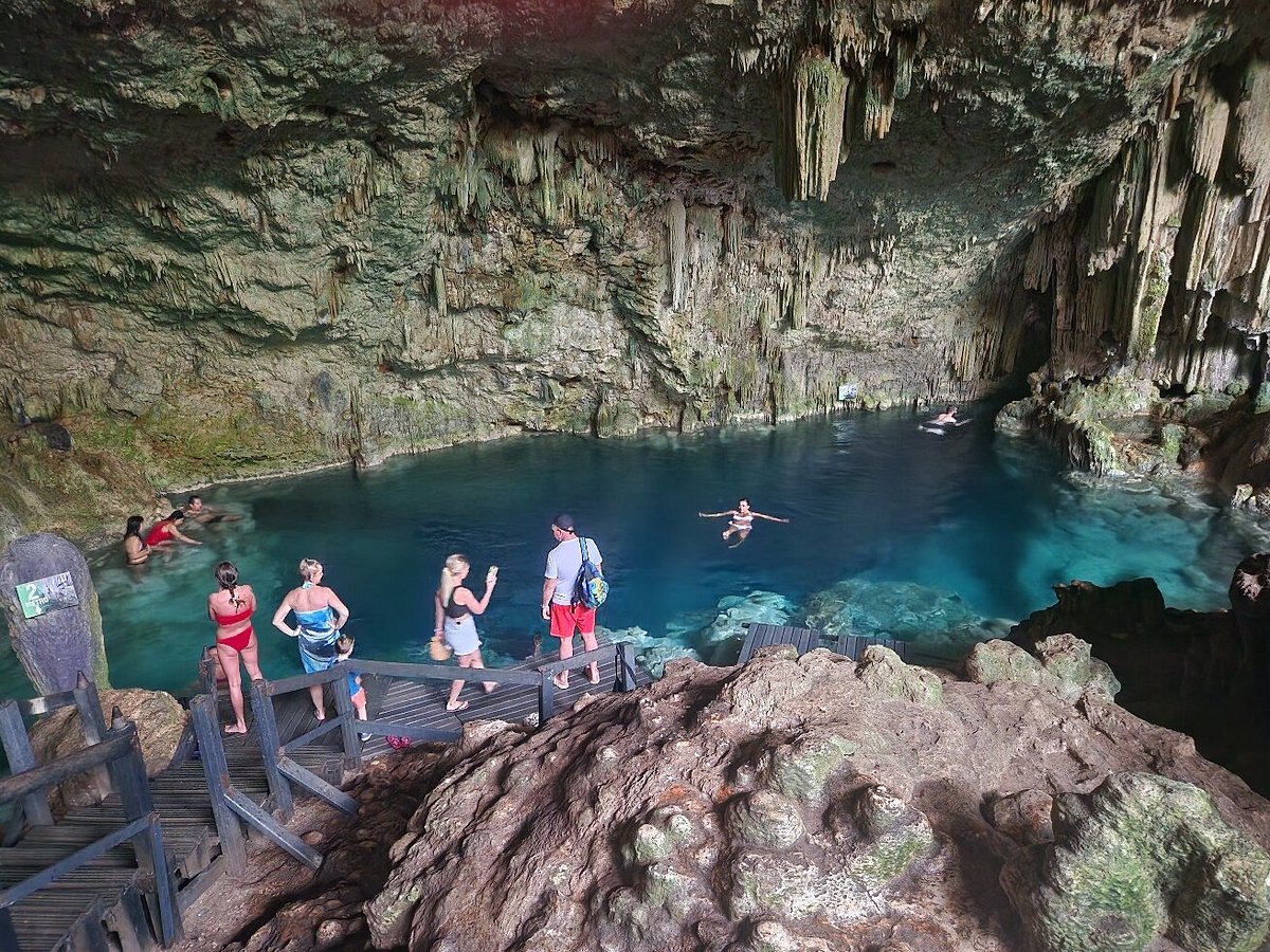 Cuevas de Saturno & Playa Coral